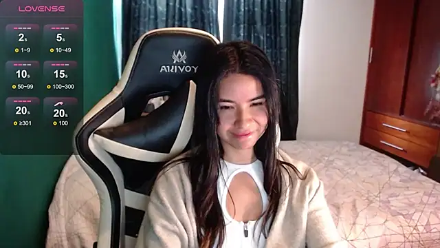 Snapshot of alice_middlee chatting on June 17, 2026, 2:40 pm alice middlee online show from June 17, 2026, 2:40 pm
