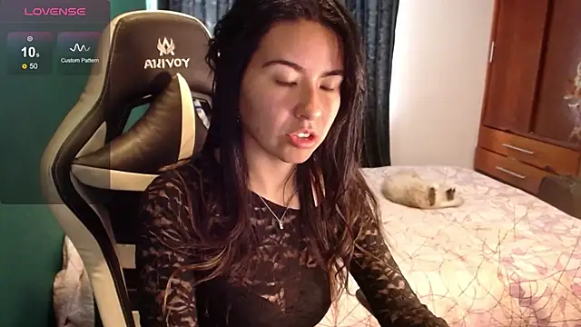 Snapshot of alice_middlee chatting on June 22, 2026, 3:53 pm alice middlee online show from June 22, 2026, 3:53 pm