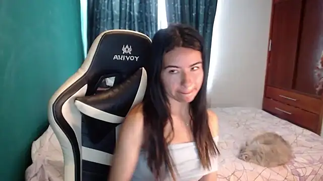 Snapshot of alice_middlee chatting on July 7, 2026, 5:06 pm alice middlee online show from July 7, 2026, 5:06 pm