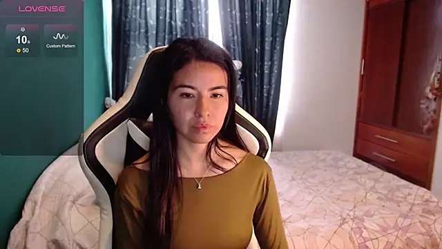 Snapshot of alice_middlee chatting on July 8, 2026, 6:56 pm alice middlee online show from July 8, 2026, 6:56 pm