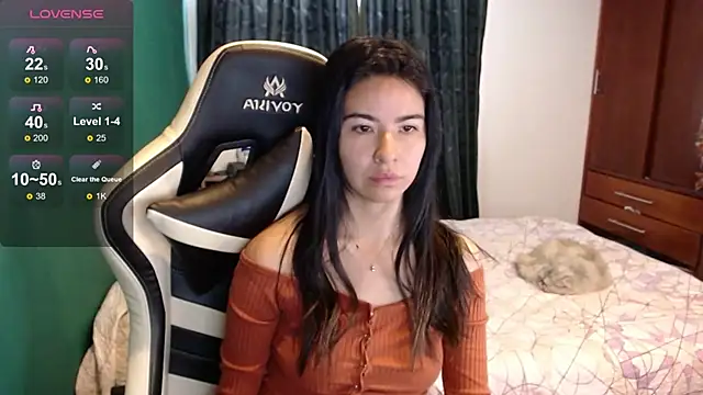 Snapshot of alice_middlee chatting on July 17, 2026, 12:45 pm alice middlee online show from July 17, 2026, 12:45 pm