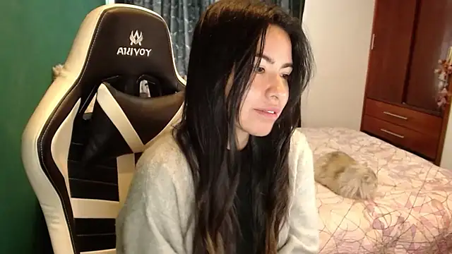 Snapshot of alice_middlee chatting on July 21, 2026, 3:47 pm alice middlee online show from July 21, 2026, 3:47 pm