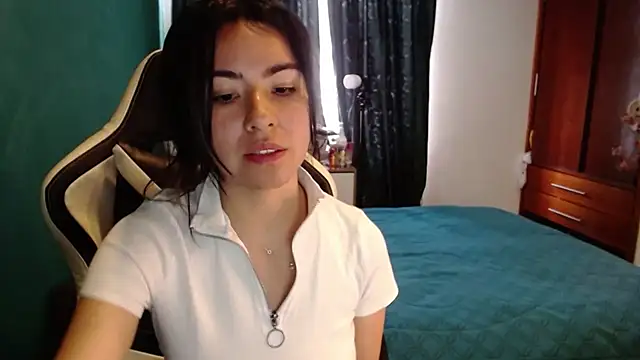 Snapshot of alice_middlee chatting on July 30, 2026, 5:12 pm alice middlee online show from July 30, 2026, 5:12 pm