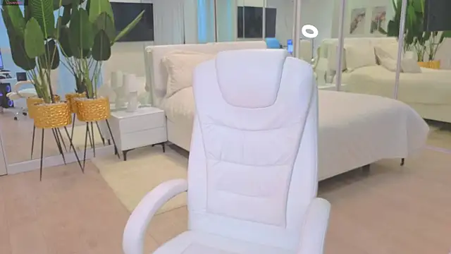 Snapshot of wowEva chatting on November 15, 2025, 9:50 am wowEva online show from November 15, 2025, 9:50 am