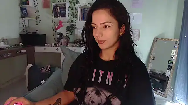 Snapshot of BeellyDance chatting on May 13, 2026, 1:52 pm BeellyDance online show from May 13, 2026, 1:52 pm