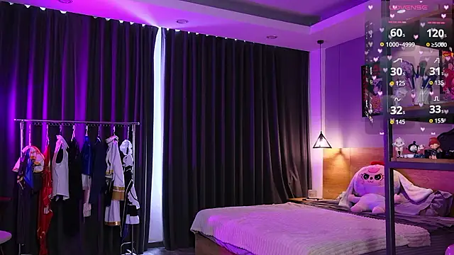 HolliWould  online show from February 19, 2026, 5:14 am