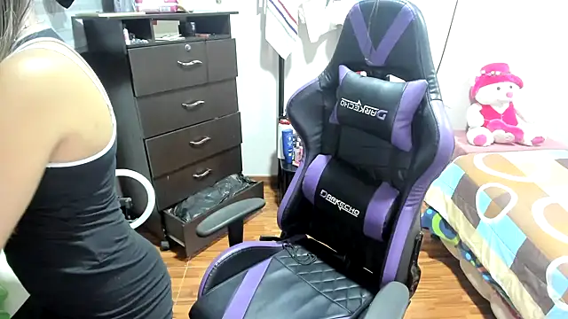 LuisaReyes 2911 online show from December 16, 2024, 1:21 am