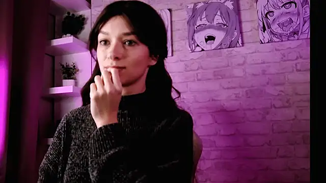 VivianLy  online show from November 24, 2025, 10:37 am