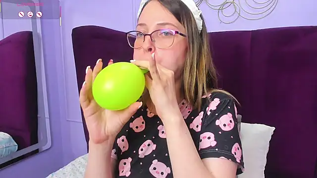 AmbeerWood  online show from March 2, 2025, 2:43 pm