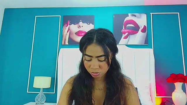 Snapshot of Tyra_Kane chatting on September 21, 2025, 9:49 pm Tyra Kane online show from September 21, 2025, 9:49 pm