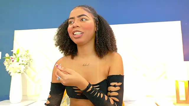 Snapshot of Tyra_Kane chatting on October 9, 2025, 3:59 am Tyra Kane online show from October 9, 2025, 3:59 am