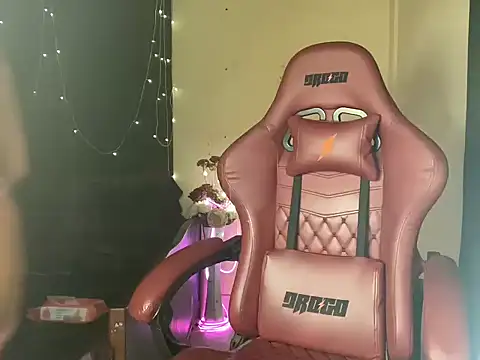 Snapshot of shanayaaa_1 chatting on January 23, 2025, 9:39 pm shanayaaa 1 online show from January 23, 2025, 9:39 pm