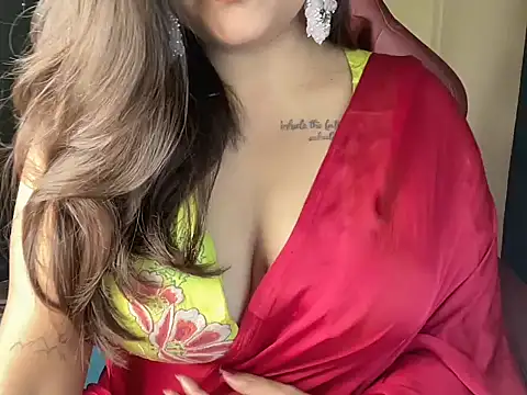 Snapshot of shanayaaa_1 chatting on February 6, 2025, 6:56 pm shanayaaa 1 online show from February 6, 2025, 6:56 pm