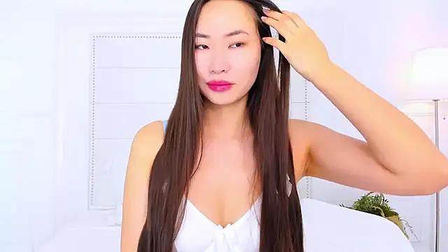 NaomiYuu online show from November 7, 2025, 2:44 am