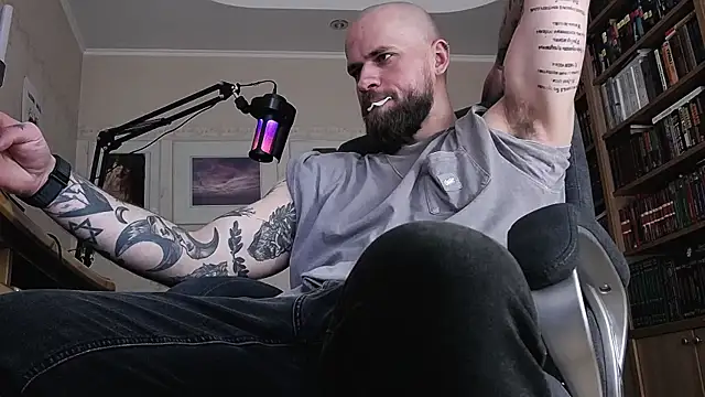 Snapshot of FindomJason chatting on April 1, 2026, 6:14 am FindomJason online show from April 1, 2026, 6:14 am