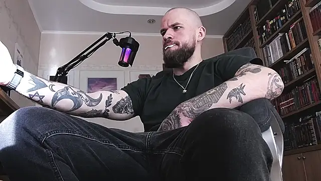 Snapshot of FindomJason chatting on April 3, 2026, 5:16 am FindomJason online show from April 3, 2026, 5:16 am