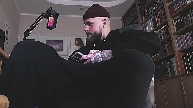 Snapshot of FindomJason chatting on April 9, 2026, 7:47 am FindomJason online show from April 9, 2026, 7:47 am