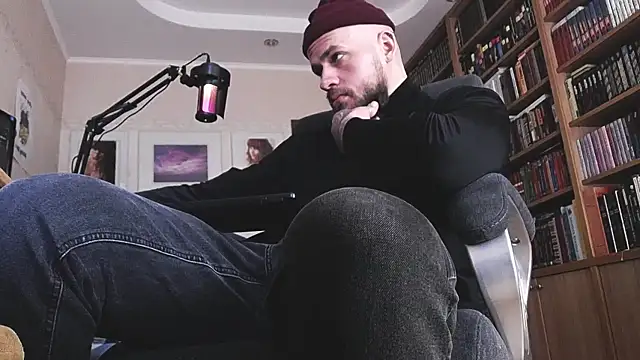 Snapshot of FindomJason chatting on April 10, 2026, 6:18 am FindomJason online show from April 10, 2026, 6:18 am