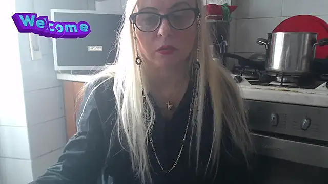 Snapshot of martachatte chatting on February 28, 2025, 1:47 pm martachatte online show from February 28, 2025, 1:47 pm