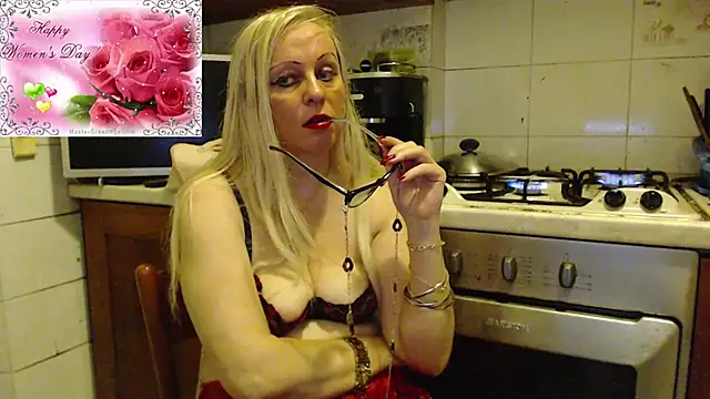 Snapshot of martachatte chatting on March 7, 2025, 7:05 pm martachatte online show from March 7, 2025, 7:05 pm
