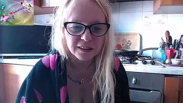Snapshot of martachatte chatting on September 15, 2025, 7:30 am martachatte online show from September 15, 2025, 7:30 am