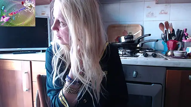 Snapshot of martachatte chatting on September 16, 2025, 7:42 am martachatte online show from September 16, 2025, 7:42 am