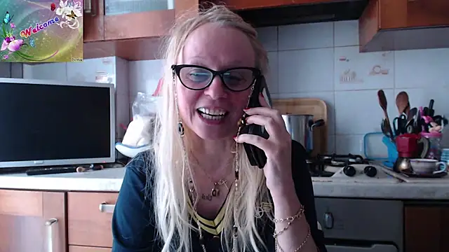 Snapshot of martachatte chatting on September 22, 2025, 7:10 am martachatte online show from September 22, 2025, 7:10 am