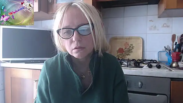 Snapshot of martachatte chatting on September 27, 2025, 8:08 am martachatte online show from September 27, 2025, 8:08 am