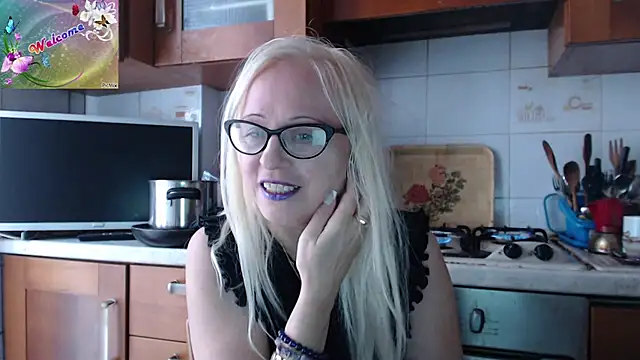 Snapshot of martachatte chatting on October 7, 2025, 7:49 am martachatte online show from October 7, 2025, 7:49 am
