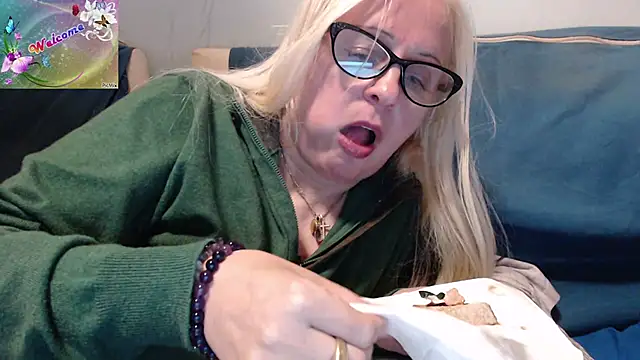 Snapshot of martachatte chatting on October 7, 2025, 7:55 pm martachatte online show from October 7, 2025, 7:55 pm