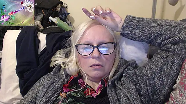 Snapshot of martachatte chatting on October 10, 2025, 3:22 pm martachatte online show from October 10, 2025, 3:22 pm