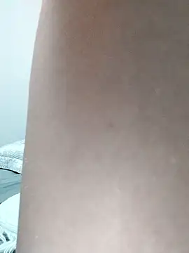 Snapshot of Yassmina11 chatting on October 1, 2025, 2:23 pm Yassmina11 online show from October 1, 2025, 2:23 pm