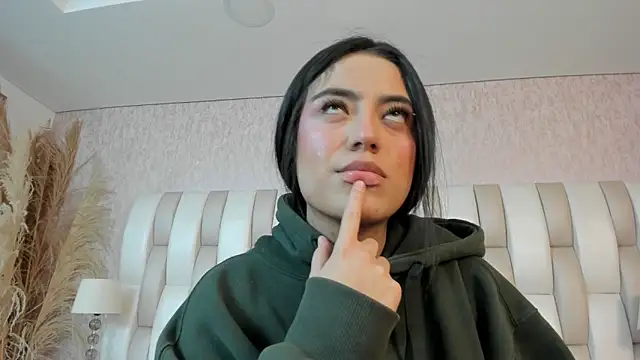 Rebeca jones online show from February 13, 2026, 12:12 pm