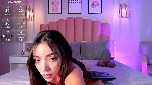 Snapshot of Ashleyy_piink chatting on May 3, 2026, 9:32 pm Ashleyy piink online show from May 3, 2026, 9:32 pm