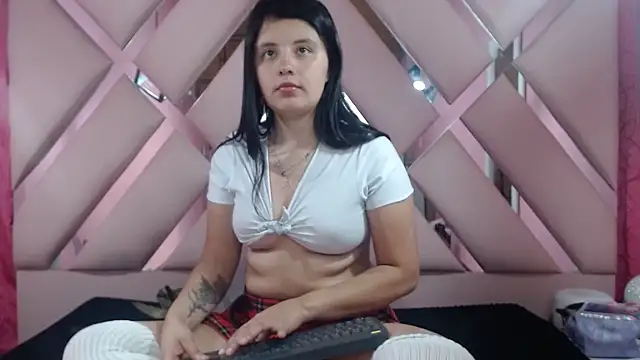 nathaly low1 online show from February 19, 2025, 8:55 am