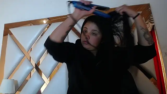 Snapshot of nathaly_low1 chatting on April 21, 2026, 12:44 pm nathaly low1 online show from April 21, 2026, 12:44 pm