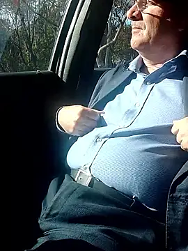 stiffandlubedxh online show from December 1, 2025, 9:42 pm