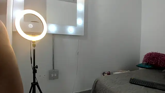 SEXXYLATINCOUPLE1 online show from November 29, 2025, 10:18 am