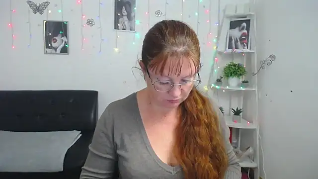 VanessaHotts online show from September 26, 2025, 5:00 am