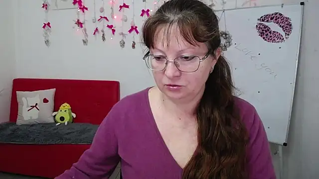 VanessaHotts online show from April 15, 2026, 5:03 am