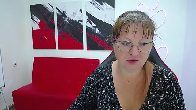 Snapshot of VanessaHotts chatting on July 8, 2026, 5:01 am VanessaHotts online show from July 8, 2026, 5:01 am