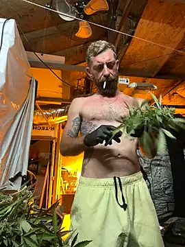 mandjpuff2 online show from September 25, 2025, 6:28 am