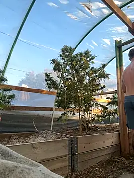 mandjpuff2 online show from October 19, 2025, 12:11 am