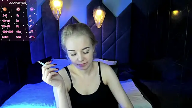 Snapshot of StephanieSweety chatting on March 10, 2025, 8:37 am StephanieSweety online show from March 10, 2025, 8:37 am