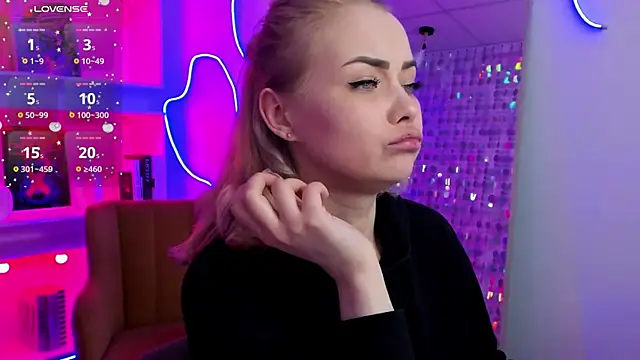 StephanieSweety online show from April 3, 2026, 7:12 pm