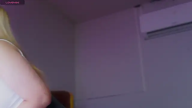 laybunny1 online show from March 5, 2026, 5:42 pm