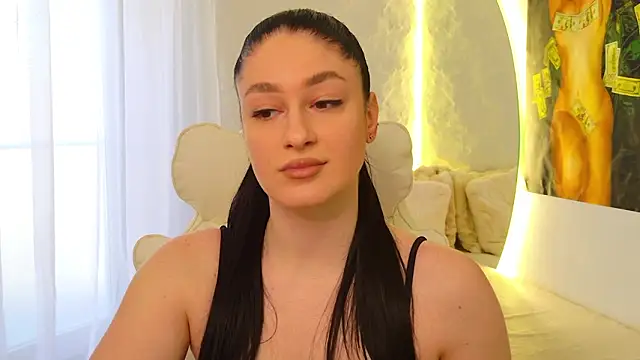 moniqque online show from March 15, 2026, 10:54 am