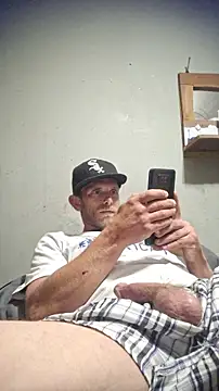 Snapshot of daddytim0 chatting on February 13, 2026, 7:04 am daddytim0 online show from February 13, 2026, 7:04 am