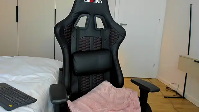 june desire online show from January 11, 2025, 2:04 pm