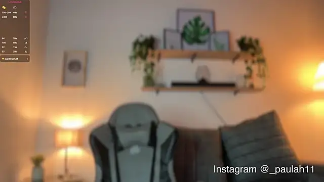 Snapshot of Paulah_x chatting on November 14, 2025, 8:40 pm Paulah x online show from November 14, 2025, 8:40 pm